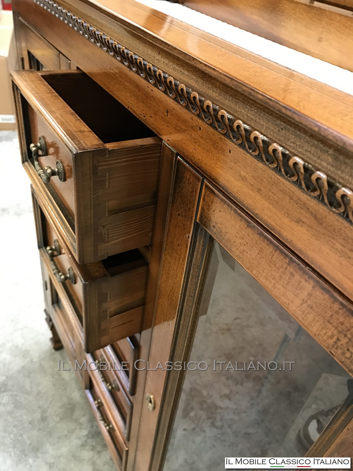 Vetrinetta con cassetti personalizzata